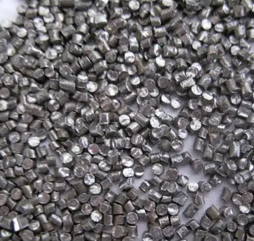 騰博機械磨料——鋼絲切丸-磨料簡介 騰博鋼絲切丸根據(jù)使用的鋼絲不同分為高碳鋼絲切丸和低碳鋼絲切丸。切成的鋼絲丸未經(jīng)鈍化處理，呈現(xiàn)···